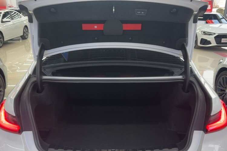 宝马3系 2024款 325Li M运动曜夜套装局部细节23