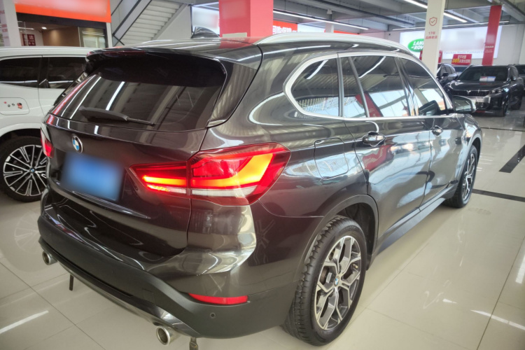 宝马X1 2022款 sDrive25Li 领先型车身外观6005