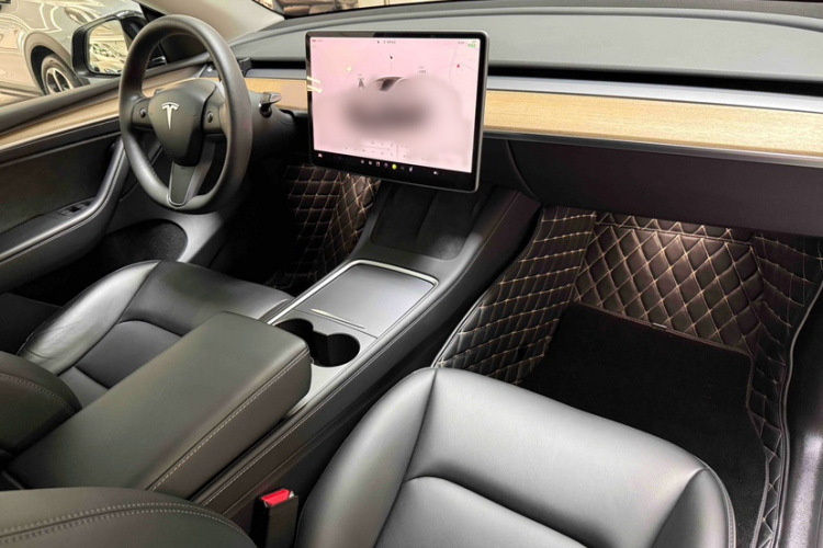 特斯拉 Model Y 2022款 改款 后轮驱动版中控内饰7001