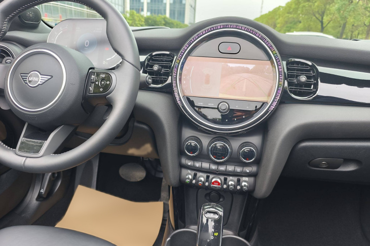 MINI 2023款 2.0T COOPER S CABRIO 艺术家中控内饰7005