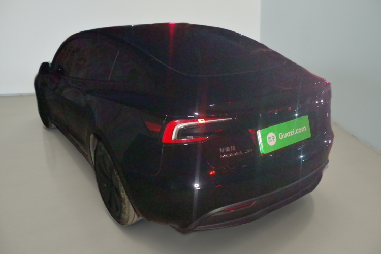 特斯拉 Model 3 2023款 长续航全轮驱动版车身外观5