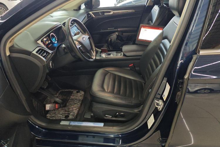 福特 蒙迪欧 2017款 EcoBoost 200 时尚型中控内饰19