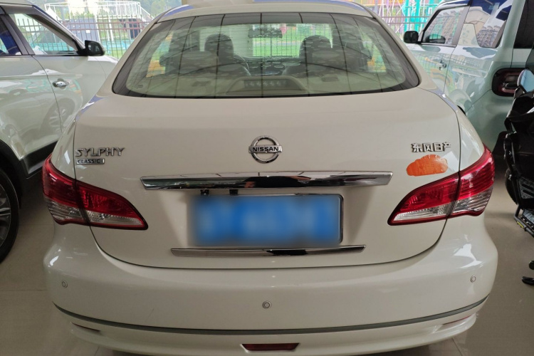 日产 轩逸 2012款 经典 1.6XE 自动舒适版车身外观6