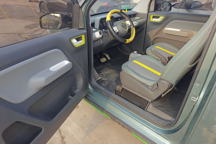 五菱汽车 宏光MINIEV 2022款 GAMEBOY 300km 玩咖款 磷酸铁锂中控内饰7001