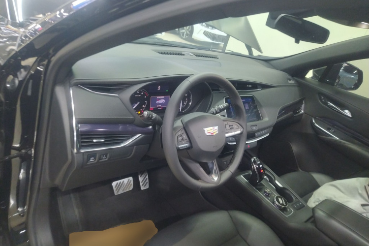 凯迪拉克XT4 2022款 28T 两驱风尚型中控内饰7002