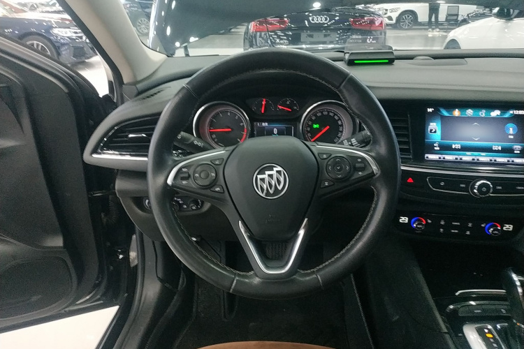 别克 君威 2019款 20T 精英型 国VI中控内饰13