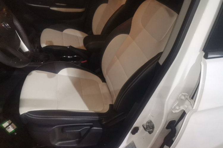 长安CS35 2017款 1.6L 自动豪华型中控内饰19