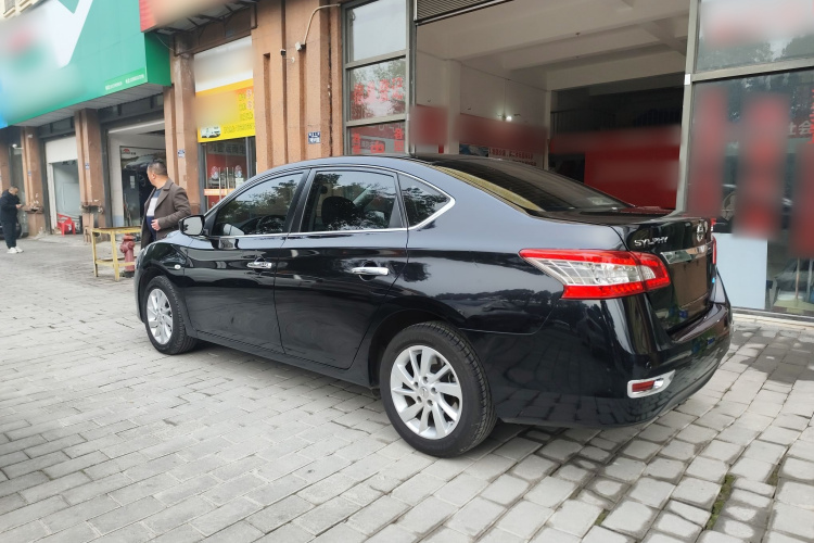 日产 轩逸 2014款 1.6XV CVT尊享版车身外观4