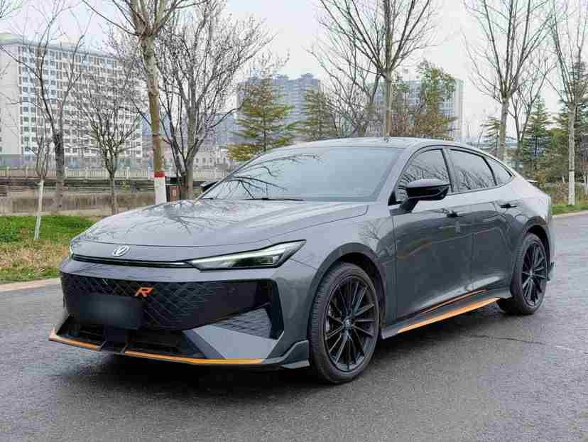 洛阳二手长安UNI-V 2024款，花一台思域的钱开上未来战车？