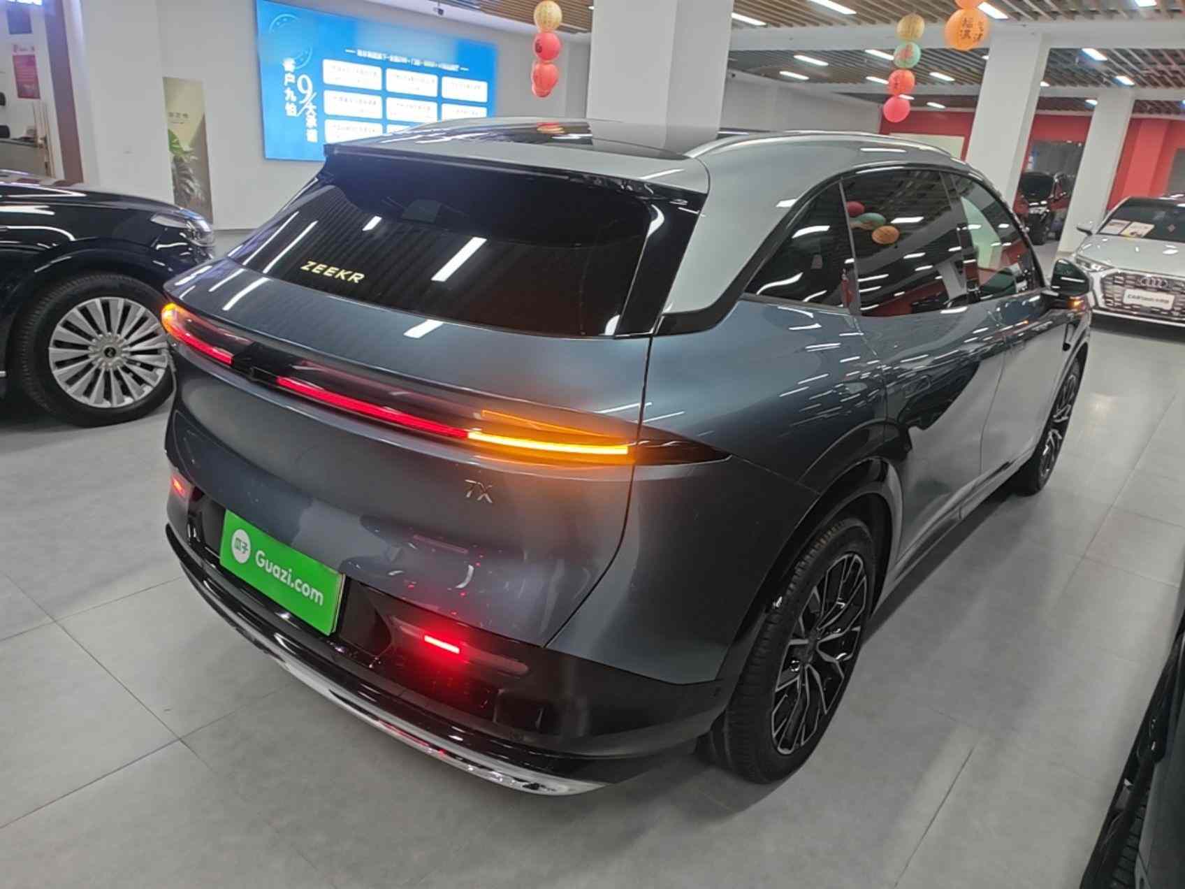 极氪7X 2025款 75kWh 后驱智驾版(4)