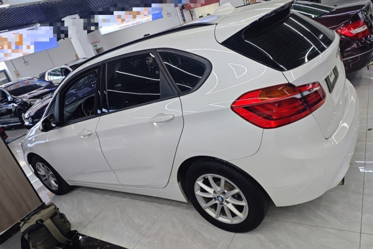 宝马2系旅行车 2019款 218i 时尚型车身外观6003