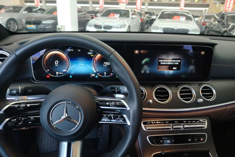 奔驰E级 2023款 改款 E 300 L 运动豪华型中控内饰7002
