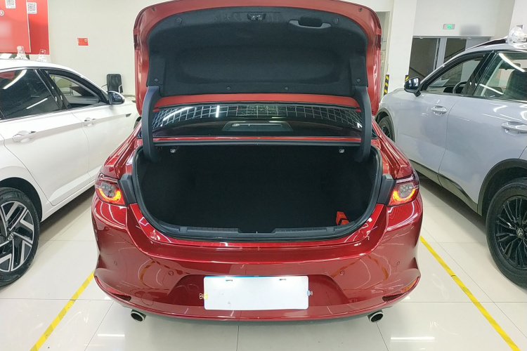 马自达3 昂克赛拉 2022款 2.0L 自动质雅黑曜版机舱底盘23