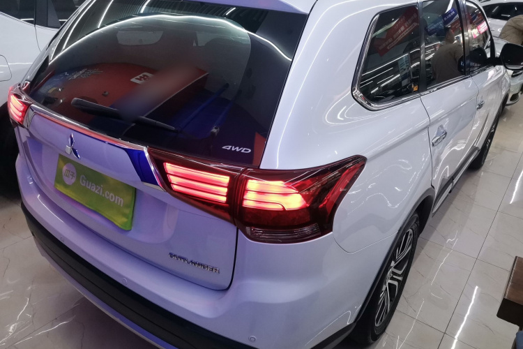 三菱 欧蓝德 2018款 2.4L 四驱豪华版 7座车身外观6005