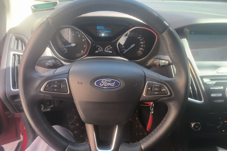 福特 福克斯 2018款 两厢经典 1.6L 自动风尚型智行版中控内饰13