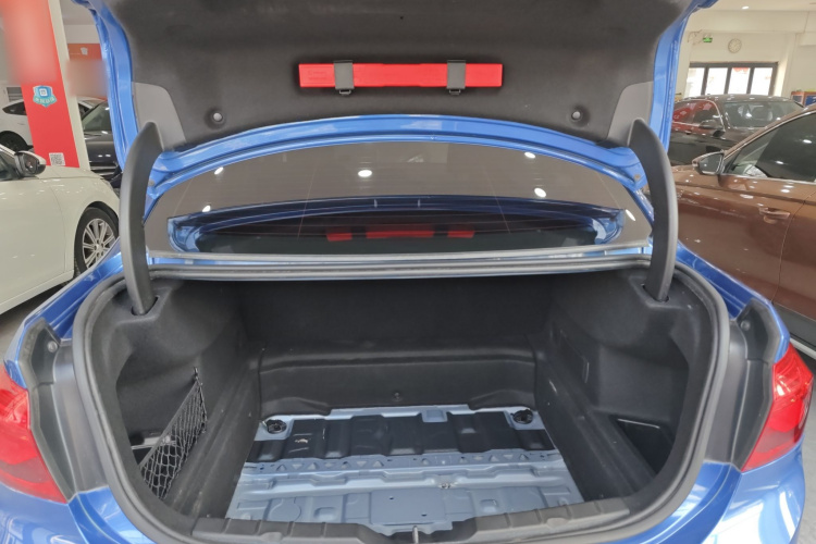 宝马1系 2018款 改款 118i 运动型机舱底盘23