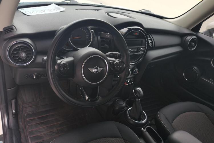MINI 2016款 1.2T ONE 先锋派中控内饰7003