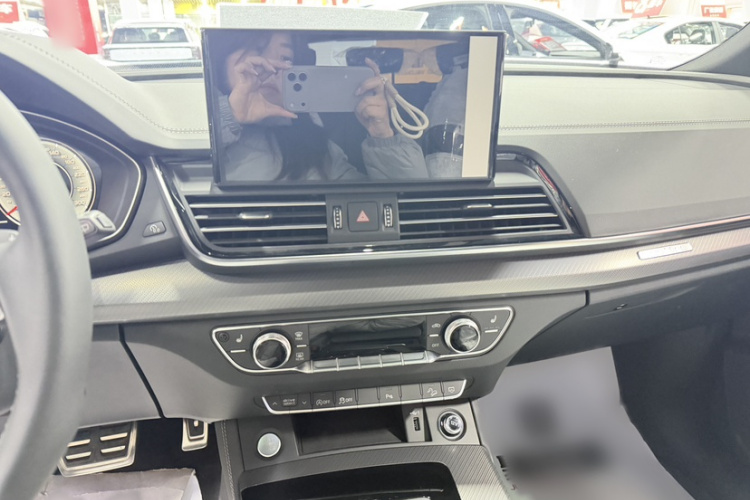 奥迪Q5L 2024款 40 TFSI 豪华动感型中控内饰7002