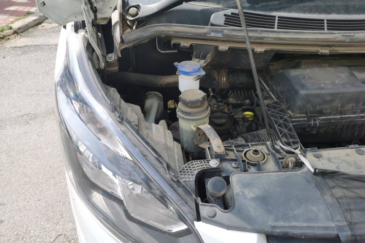 福特 全顺 2020款 2.0T汽油多功能商用车中轴低顶上掀尾门国VI局部细节9006