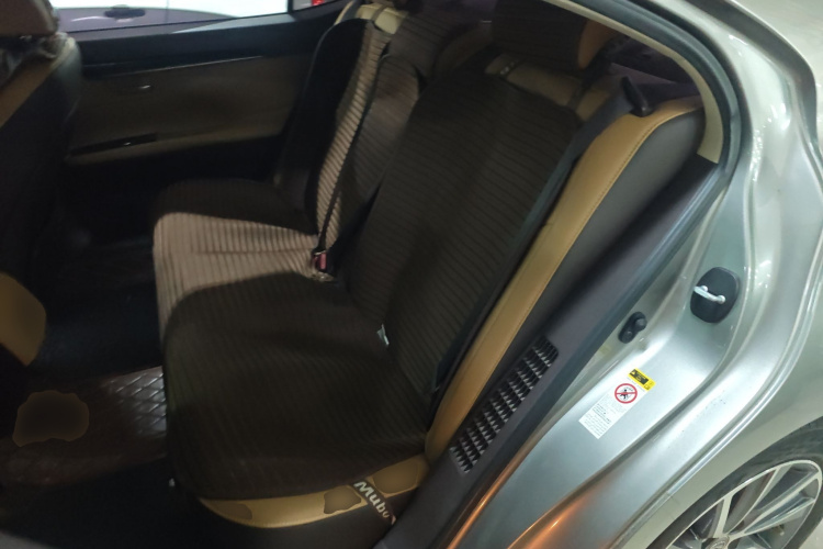 雷克萨斯ES 2015款 300h 舒适版中控内饰21