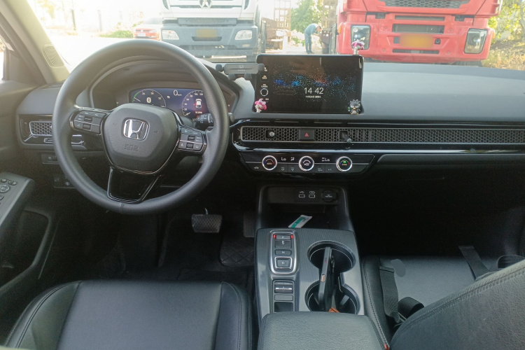 本田 思域 2023款 HATCHBACK 2.0L e:HEV 极曜版中控内饰12