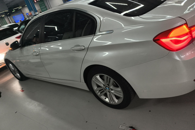 宝马3系 2017款 320Li 时尚型车身外观4