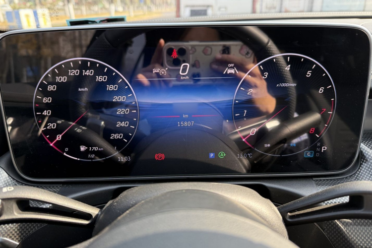 奔驰C级 2025款 C 260 L 运动版中控内饰7010