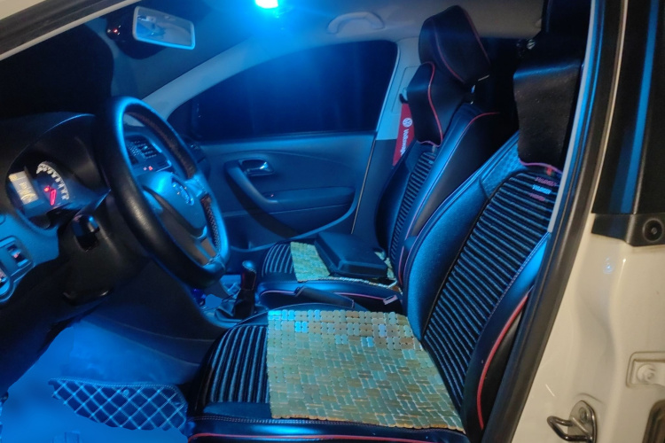 大众 Polo 2014款 1.4L 手动风尚版中控内饰19