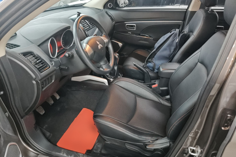 三菱 劲炫ASX 2018款 1.6L 手动两驱灵动版中控内饰19