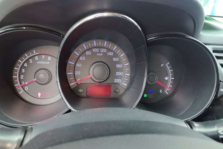 起亚K2 2012款 两厢 1.4L MT GLS局部细节14