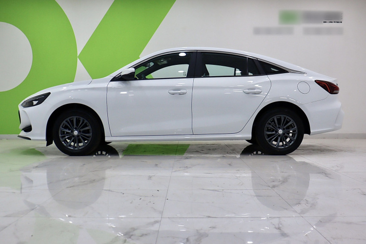 名爵 MG5 2025款 180DVVT 全球豪华版车身外观6002