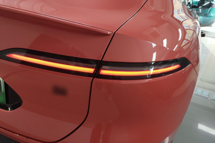 阿维塔06 2025款 Pro增程版车身外观6006