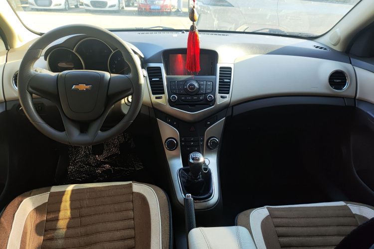 雪佛兰 科鲁兹 2015款 1.5L 经典 SL MT中控内饰7002