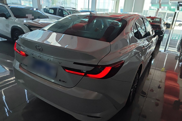 丰田 凯美瑞 2026款 双擎 2.0HE 精英版车身外观7