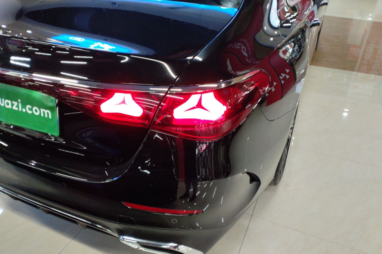 奔驰E级 2024款 改款 E 300 L 时尚运动型车身外观9