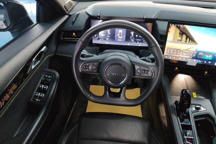 领克03 2023款 2.0TD DCT劲Pro中控内饰13