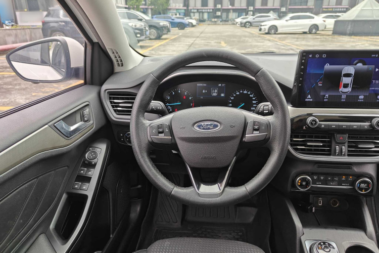 福特 福克斯 2020款 两厢 EcoBoost 180 自动锋潮型中控内饰7010