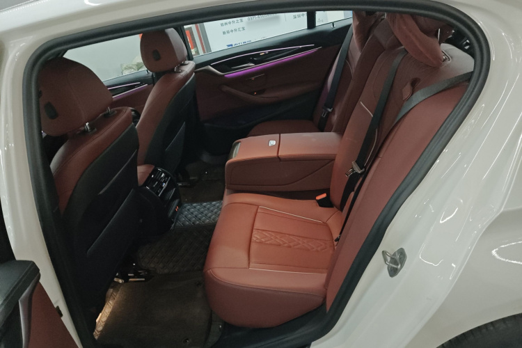 宝马5系 2022款 改款二 525Li M运动套装中控内饰21