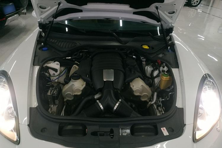 保时捷 2013款 Panamera 4 Platinum Edition 3.6L机舱底盘24