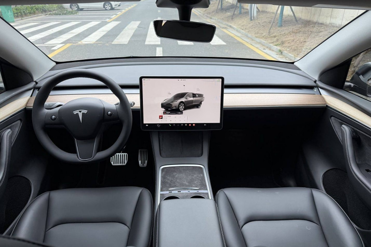 特斯拉 Model Y 2022款 改款 后轮驱动版中控内饰7001