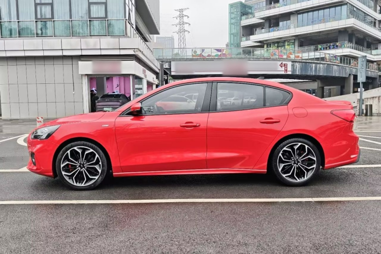 福特 福克斯 2020款 三厢 EcoBoost 180 自动ST Line车身外观6006