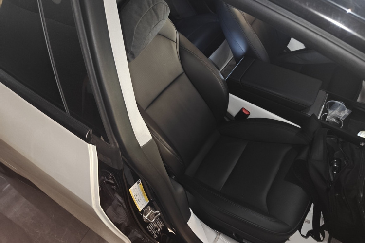 特斯拉 Model 3 2023款 长续航全轮驱动版局部细节41