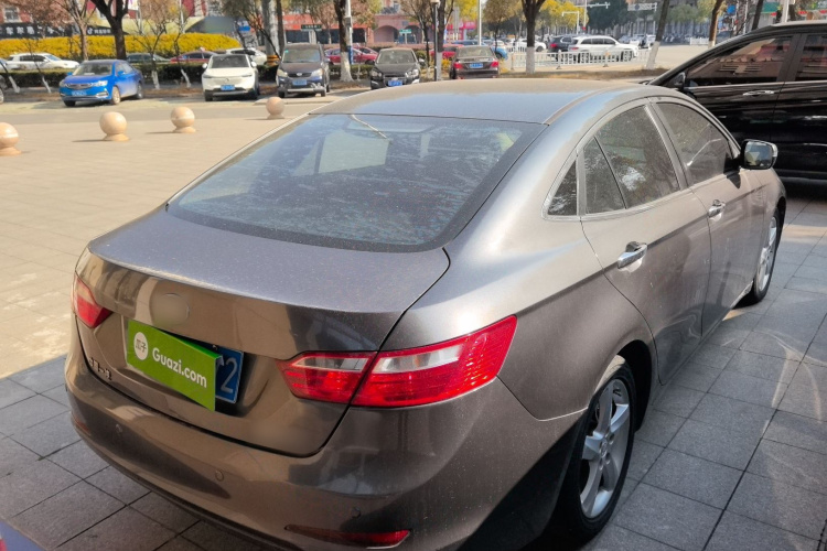 奔腾B70 2014款 2.0L 自动豪华型车身外观7