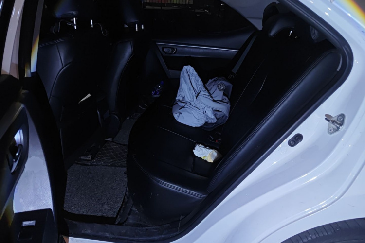 丰田 卡罗拉 2017款 改款 1.2T S-CVT GL中控内饰21