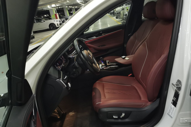 宝马5系 2022款 改款二 525Li M运动套装中控内饰20