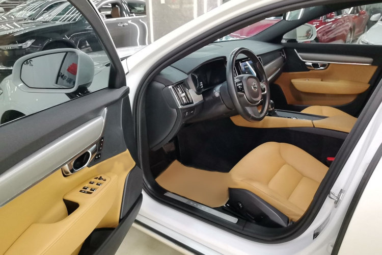 沃尔沃S90 2017款 T4 智逸版中控内饰7002