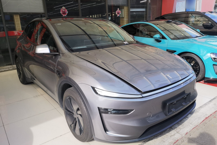 特斯拉 Model Y 2025款 后轮驱动 首发版车身外观3