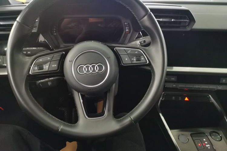 奥迪A3 2023款 改款 A3L Limousine 35 TFSI 进取运动型中控内饰12