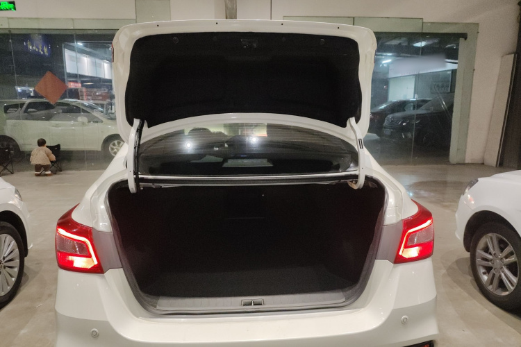 日产 轩逸 2016款 1.6XL CVT豪华版机舱底盘23