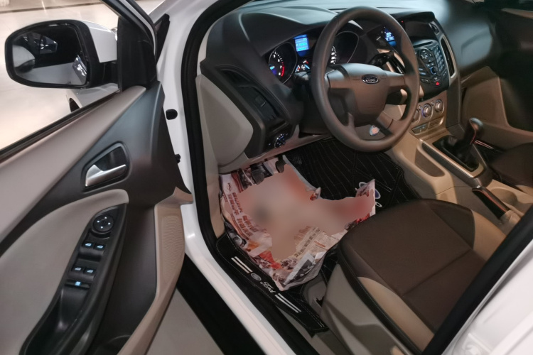福特 福克斯 2012款 三厢 1.6L 手动舒适型中控内饰20